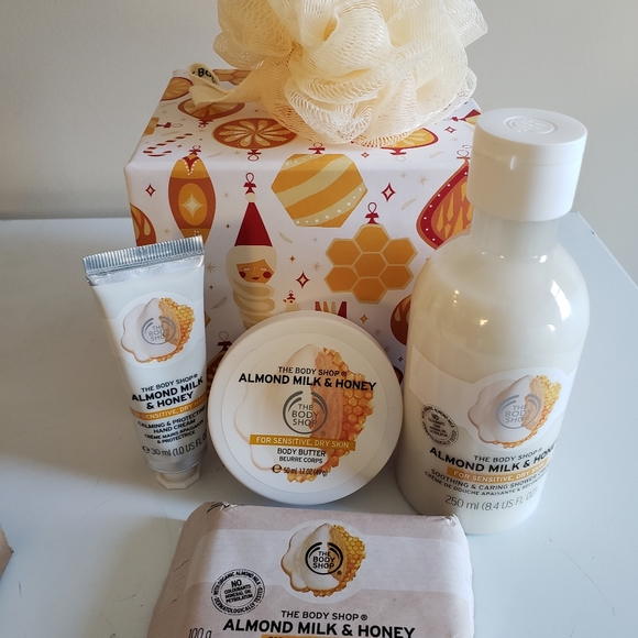 Brand New The Body Shop Bath Set - Picture 12 of 16